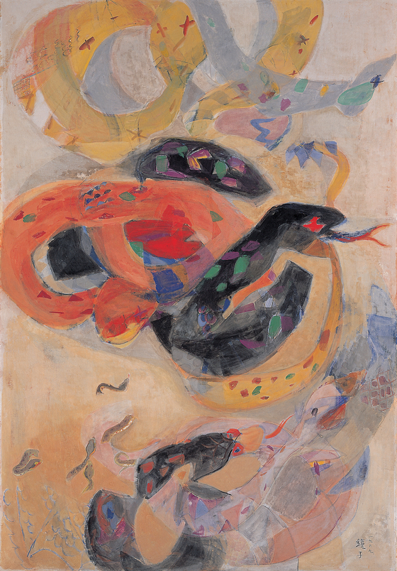 “Tangled Snakes” (1969) and other paintings by Chun Kyung-ja (1924-2015) are some of the highlights of the new exhibition “The Flow of Korean Polychrome Paintings” in Jinju, South Gyeongsang. [LEEUM MUSEUM OF ART]