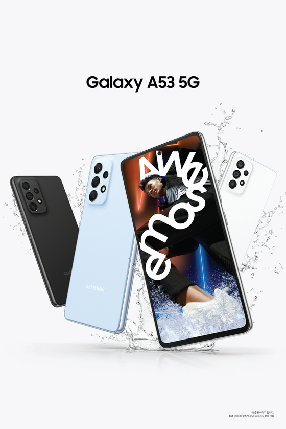 Samsung Electronics introduced its new mid-range Galaxy A53 and A33 models at an online ″Unpacked″ event on Thursday night. [SAMSUNG ELECTRONICS]