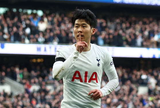Tottenham Hotspur's Son Heung-min celebrates after scoring against West Ham at Tottenham Hotspur Stadium in London on Sunday. [REUTERS/YONHAP]