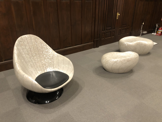 Art furniture made by artist Kang Myungsun include these chairs of which the surface is made from mother-of-pearls. [SHIN MIN-HEE]