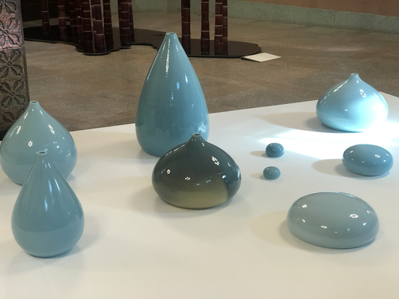 Droplet-shaped ceramic installations made by artist Lee Kajin [SHIN MIN-HEE]