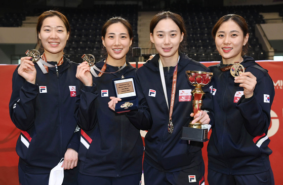 From left to right: Seo Ji-yeon, Choi Soo-yeon, Yoon Ji-su and Kim Ji-yeon celebrate winning the women's sabre World Cup team gold medal in Budapest, Hungary on Sunday. [KOREA FENCING FEDERATION]