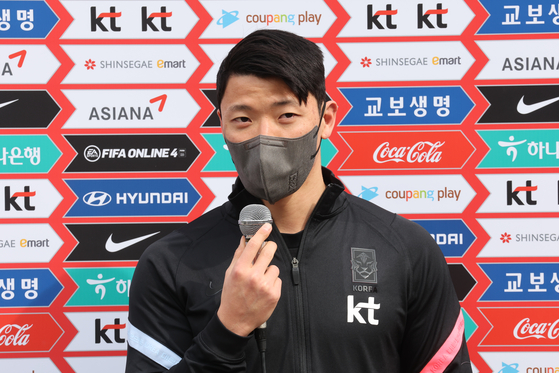 Hwang Hee-chan speaks to reporters before a training session at the National Football Center in Paju, Gyeonggi, on Monday, in preparation for the final round of World Cup qualifying matches. [YONHAP]