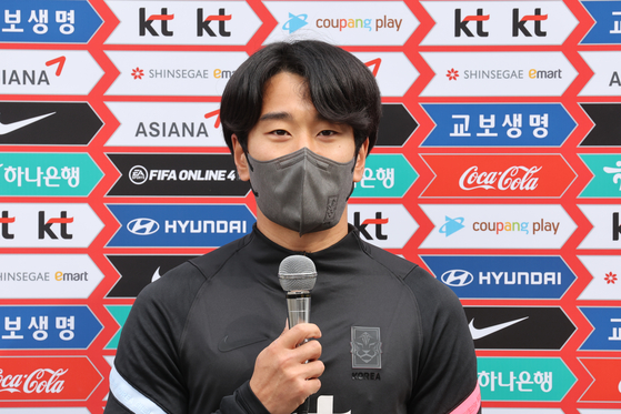 Park Min-gyu speaks to reporters before a training session at the National Football Center in Paju, Gyeonggi, on Monday, in preparation for the final round of World Cup qualifying matches. [YONHAP]