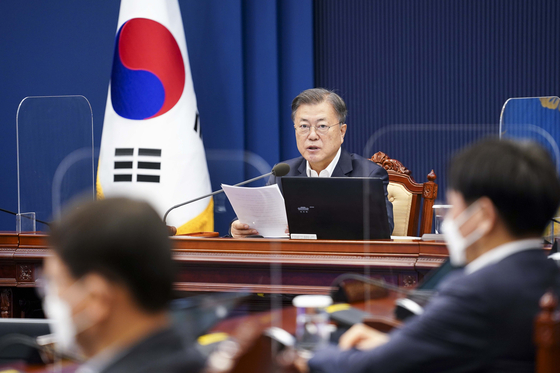 President Moon Jae-in vows to fulfill his duty as commander-in-chief until the end of his term in a Cabinet meeting at the Blue House in central Seoul Tuesday. The Blue House expressed worries Monday over President-elect Yoon Suk-yeol’s plans to relocate the presidential office to the Defense Ministry compound in Yongsan, citing security concerns. [JOINT PRESS CORPS]