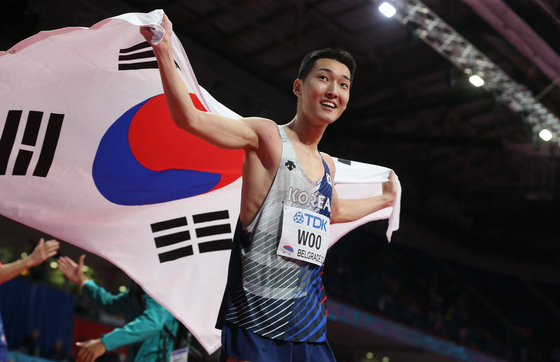 Woo Sang-hyeok celebrates after winning gold in the men's high jump final at the World Athletics Indoor Championships at Stark Arena in Belgrade, Serbia on Sunday. [REUTERS/YONHAP]