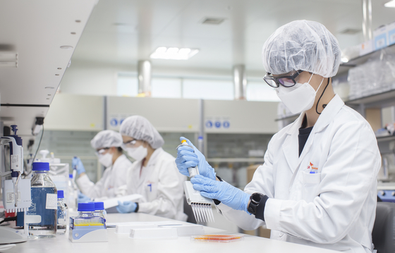 SK Bioscience researchers conduct tests at the company's lab. [SK BIOSCIENCE] 