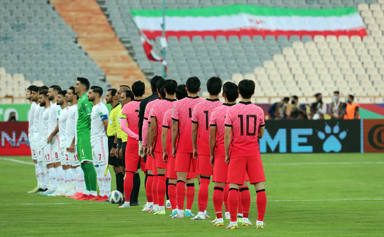 The Korean and Iranian national football teams line up ahead of a World Cup qualifier at the Azadi Stadium in Tehran, Iran on Oct. 12, 2021. [EPA/YONHAP]