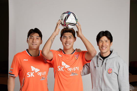From left: Joo Min-kyu, Lee Jung-moon and Jung Jo-gook [JEJU UNITED]