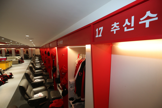 Choo Shin-soo's locker area in the newly-refurbished SSG Landers clubhouse at Incheon SSG Landers Field. [NEWS1]