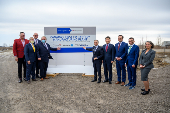 Stakeholders of LG Energy Solution and Stellantis' new battery joint venture in Ontario, Canada pose for a photo. [LG ENERGY SOLUTION]