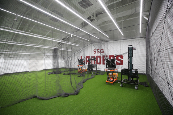 Refurbished training facilities at Incheon SSG Landers Field include a larger indoor batting range and fitness center. [NEWS1]