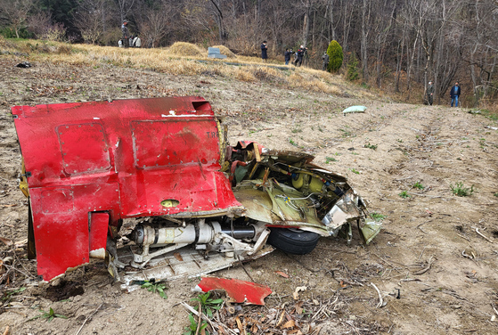 Wreckage from one of the two KT-1 trainers downed in a mid-air collision at the crash site in Sacheon, South Gyeongsang, approximately 300 kilometers south of Seoul. [NEWS1]
