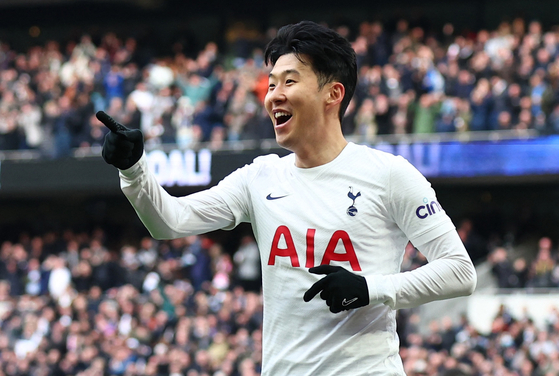 Tottenham Hotspur's Son Heung-min celebrates after scoring his team's third goal in a Premier League game against Newcastle at Tottenham Hotspur Stadium in London on Sunday. [REUTERS/YONHAP]