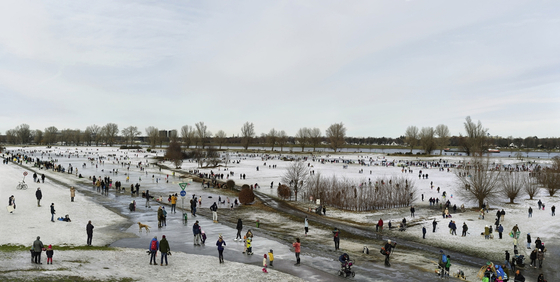 “Eisläufer” (2021) is another one of Gursky's newest works. [ANDREAS GURSKY, SPRÜTH MAGERS]