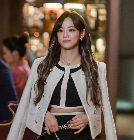 Kim Se-jeong portrays Ha-ri, who goes on a blind date wit her boss. [SBS]