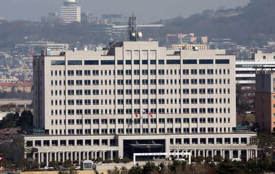A view of the Defense Ministry in Yongsan District, central Seoul Wednesday, after the Cabinet approved 36 billion won in reserve funds for President-elect Yoon Suk-yeol's plan to relocate the presidential office. [NEWS1]