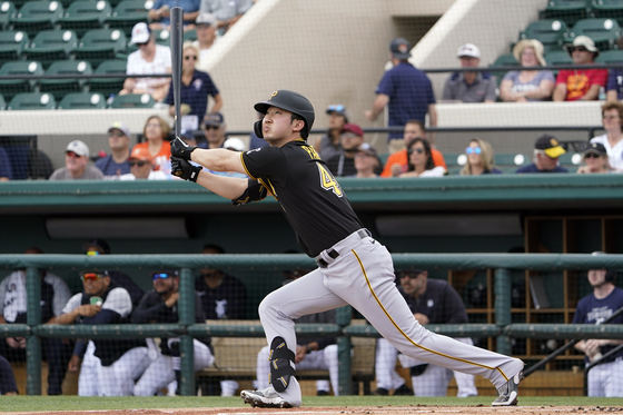 Pittsburgh Pirates' Park Hoy-jun hits a solo home run in the first inning during a spring training game against the Detroit Tigers on March 23 in Lakeland, Florida. [AP/YONHAP]