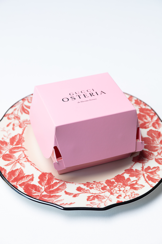 The Emilia Burger from Gucci Osteria Seoul comes in a pink box. [GUCCI OSTERIA SEOUL]