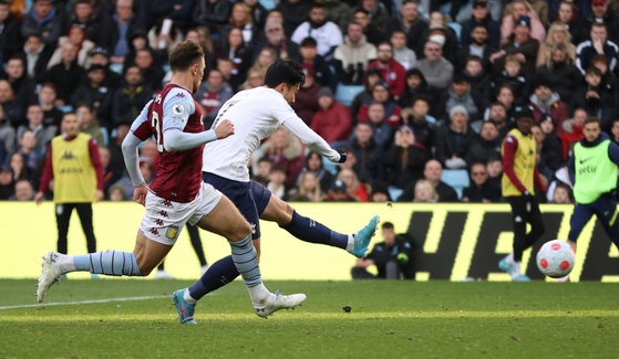 Tottenham Hotspur's Son Heung-min scores the club's third goal against Aston Villa at Villa Park in Birmingham on Saturday. [REUTERS/YONHAP]