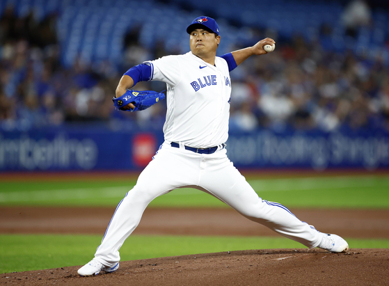 Ryu Hyun-jin of the Toronto Blue Jays delivers a pitch in the first inning during an MLB game against the Texas Rangers at Rogers Centre in Toronto on Sunday. [AFP/YONHAP]