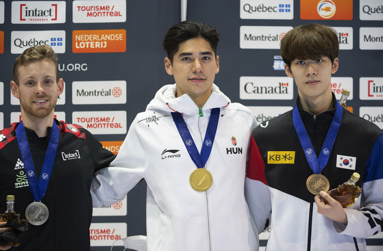 Lee June-seo, right, Liu Shaoang of Hungary, center, and Pascal Dion of Canada pose with their overall classification medals at the ISU World Short Track Championships 2022 in Montreal, Sunday on Sunday. Lee finished third overall. [AP/YONHAP]