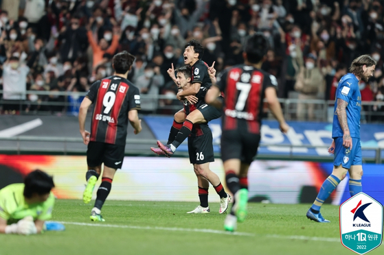 Aleksandar Palocevic celebrates after scoring the first goal for FC Seoul against the Suwon Samsung Bluewings at Seoul World Cup Stadium in western Seoul on Sunday. [K LEAGUE]