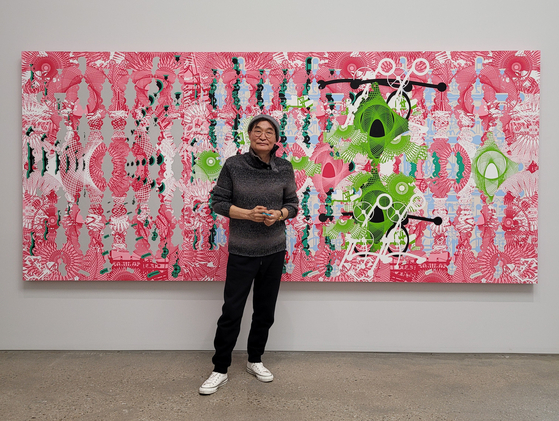 Artist Sang Nam Lee poses in front of his painting ″The Fortress of Sense (L 127)″ (2015) at PKM Gallery in central Seoul.  [MOON SO-YOUNG]