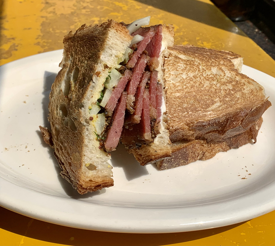 Old-fashioned pastrami sandwich at Goatt Deli in the Gangnam district, south of Seoul [LEE JIAN] 
