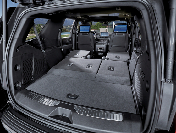 Tahoe’s trunk capacity expands to 3,480 liters (920 gallons or 123 cubic feet) when folding down the second and third row of seats. [GM KOREA] 
