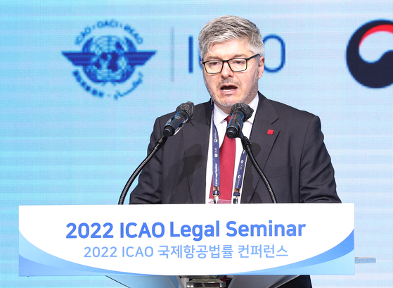 Juan Carlos Salazar, the secretary general of the International Civil Aviation Organization (ICAO), opening this year's ICAO Legal Seminar held at Conrad Seoul in Yeouido on Tuesday. The summit, held every three years since 2006, was postponed for a year in 2021 due to the pandemic. [YONHAP]
