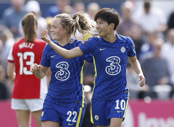 Chelsea's Ji So-yun, right, celebrates after scoring the second goal of a 2-0 win over Arsenal in an FA Cup semifinal at Meadow Park in London on Sunday. With the win, Chelsea, the reigning champions, advance to the FA Cup final where they will face Manchester City on May 15. [REUTERS/YONHAP]