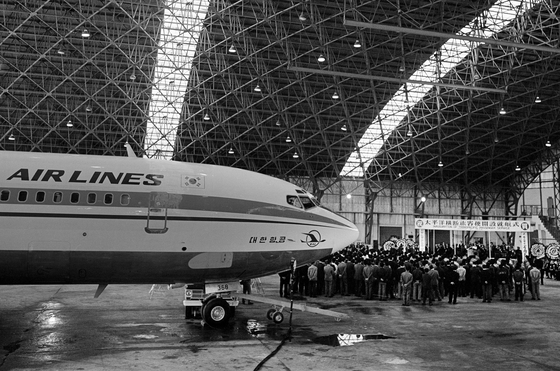 Korean Air Lines' Boeing 707 prepares its first flight to the United States on April 19, 1972. [KOREAN AIR LINES]