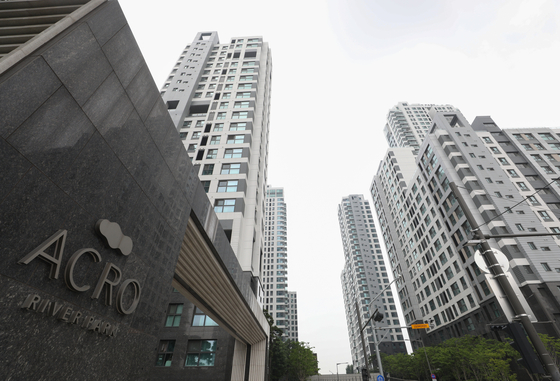 Acro River Park, an apartment in Seocho District, southern Seoul. [NEWS1]