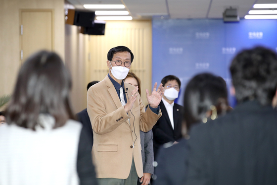 Bank of Korea Gov. Rhee Chang-yong speaks to reporters in central Seoul on Monday. [BANK OF KOREA]