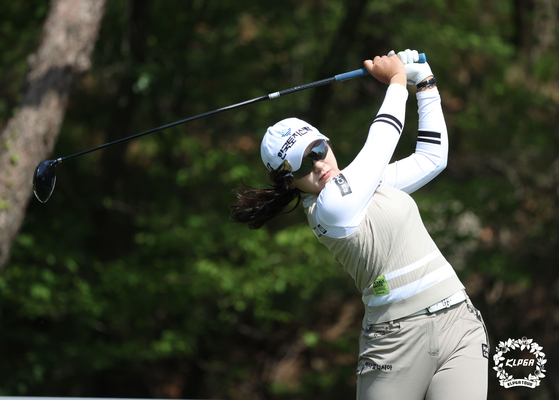 Park Hyun-kyung tees off on the ninth hole during the second round of the Nexen SaintNine Masters 2022 at Gaya Country Club in Gimhae, South Gyeongsang on April 22. [KLPGA]