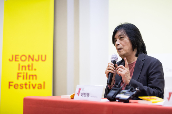 Lee Chang-dong speaks at Jeonju Jungbu Vision Center for his special exhibition "Lee Chang-dong: The Truth of the Invisible" organized by the 23rd Jeonju International Film Festival. [YONHAP]