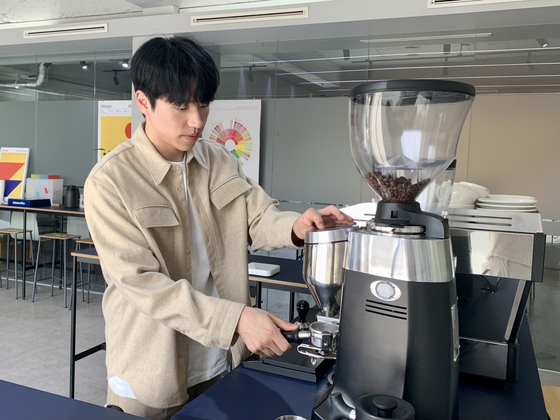 Pebble Company's CEO Lee Gi-hoon makes coffee at the company's barista training center in Mapo District, western Seoul [LEE JIAN]