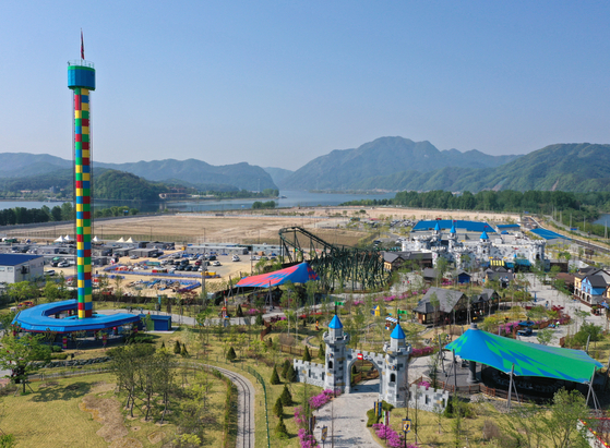 A view of Legoland in Chuncheon, Gangwon, on Tuesday. The toy block amusement park, that is the first in Korea, is gearing up for its official open on May 5, which is also Children’s Day. Construction of the park was officially completed on March 26, 11 years after the Gangwon provincial government announced its plan of opening up Legoland. [YONHAP]