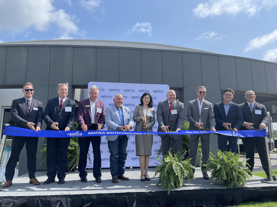 Representatives of Matica Biotechnology and the College Station city government, including Matica Bio CEO Song Yun-jeong, center, cut a ribbon to mark the completion of a cell and gene therapy manufacturing plant in Texas on Tuesday. 