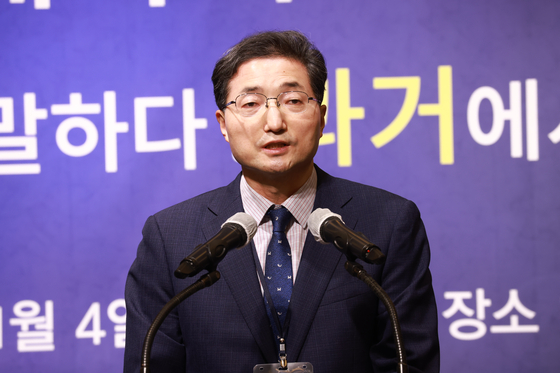 Lee Seung-heon, a senior deputy governor at Bank of Korea, speaks at a forum held in central Seoul on Nov. 4. [NEWS1]