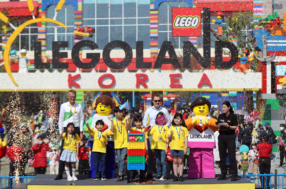 Merlin Entertainments Managing Director John Jakobsen, left in second row, poses with Legoland Korea Resort Divisional Director Phil Royle, right in second row, at the opening ceremony of Legoland Korea on Thursday. [NEWS1]
