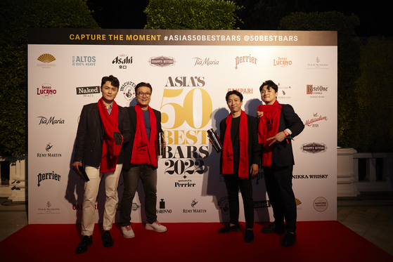 Bartenders from Le Chamber in southern Seoul, left, and from Alice in southern Seoul pose for a photo prior to the award ceremony for Asia's 50 Best Bars in Bangkok. [ASIA'S 50 BEST BARS]