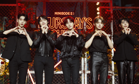 Tomorrow X Together poses during Monday's showcase. [NEWS1]