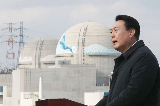 Yoon Suk-yeol visits the Shin-Hanul reactors construction site in Uljin, North Gyeongsang, in December 2021. [YONHAP] 
