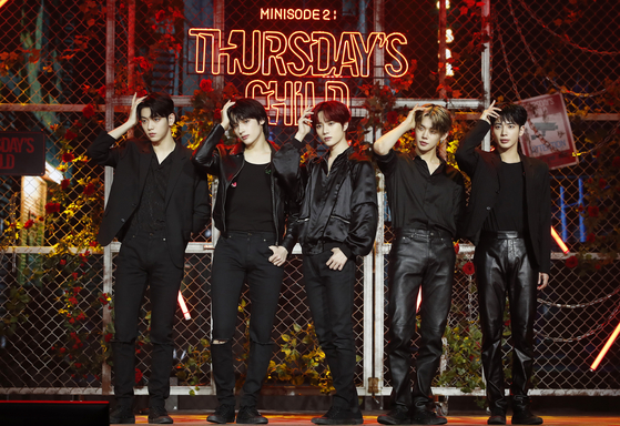 Boy band Tomorrow X Together poses during Monday's showcase for its new EP "minisode 2: Thursday's Child." [NEWS1]