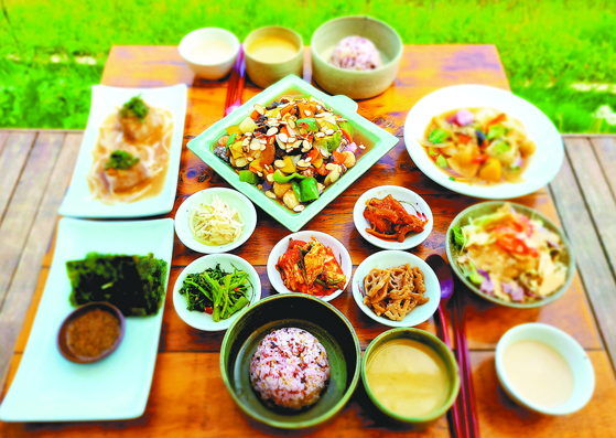 The vegan meal set at the Fall in Love Rice Cafe [JOONGANG ILBO]