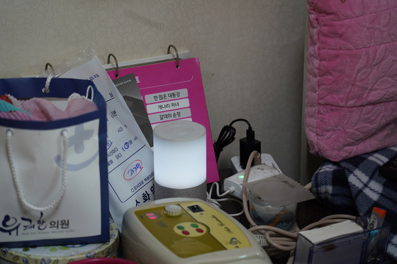 SK Telecom's Nugu AI speaker sits next to 77-year-old Noh Jeong-woo's bedside. [SK TELECOM]