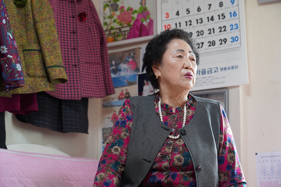Noh Jeong-woo, a 77-year-old senior citizen living on her own in western Seoul, talks about her experience using SK Telecom's AI speaker. [SK TELECOM]