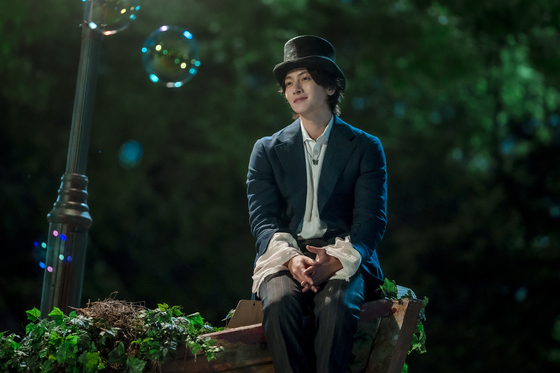 Ji Chang-wook as the mysterious musician Lee Eul who lives at an abandoned amusement park in Netflix musical drama series, "The Sound of Magic." [NETFLIX]